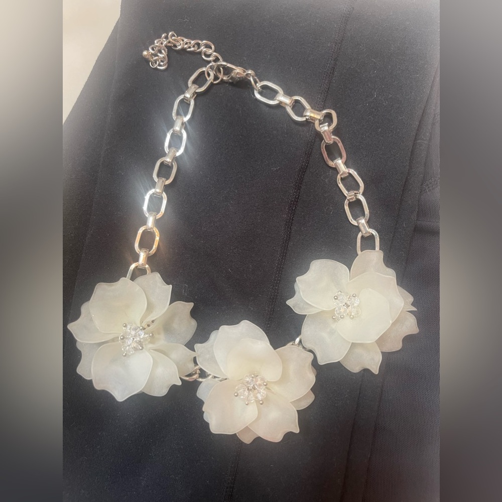 White flower necklace